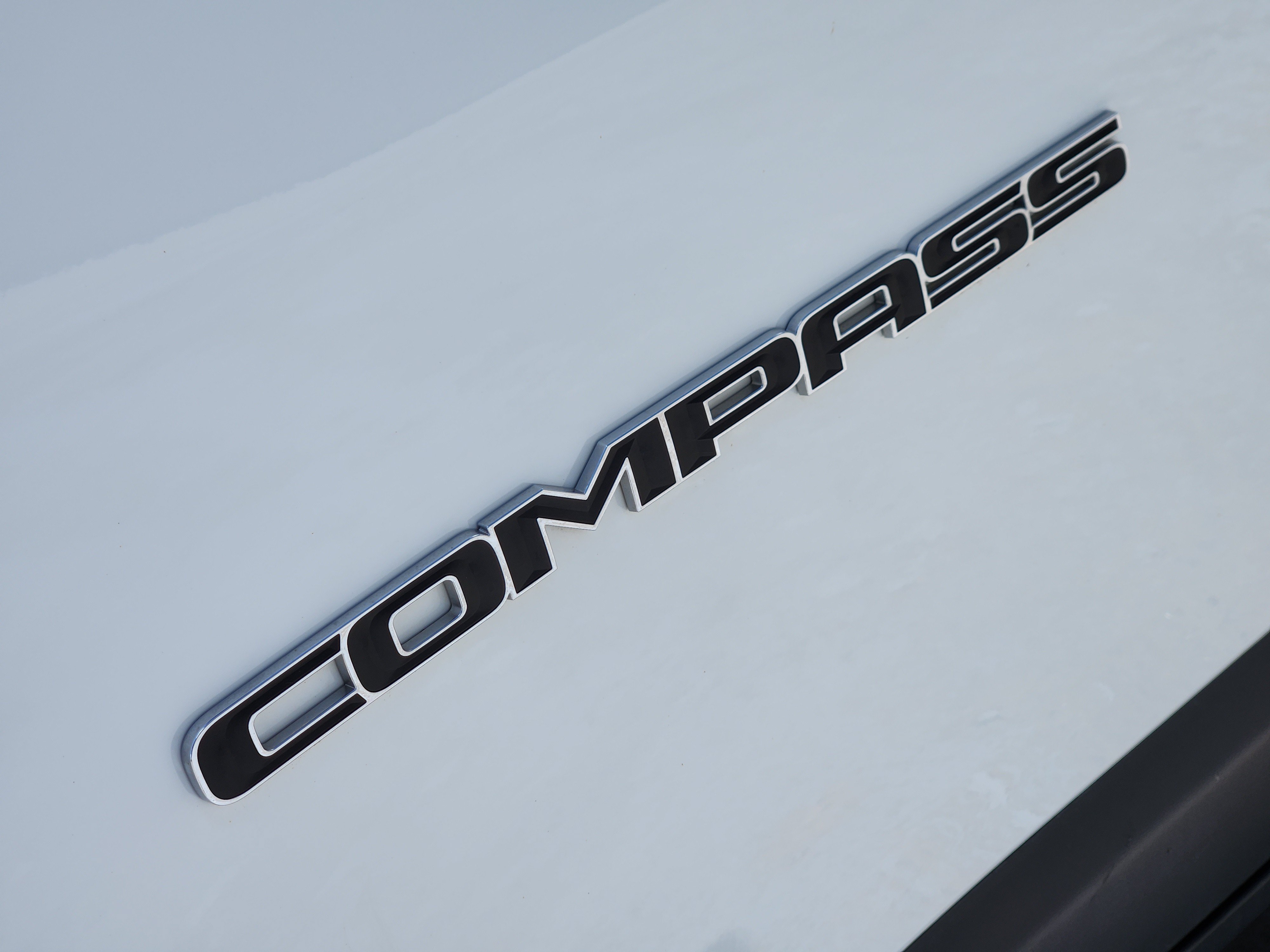Used 2025 Jeep Compass Latitude AWD/4WD image 12