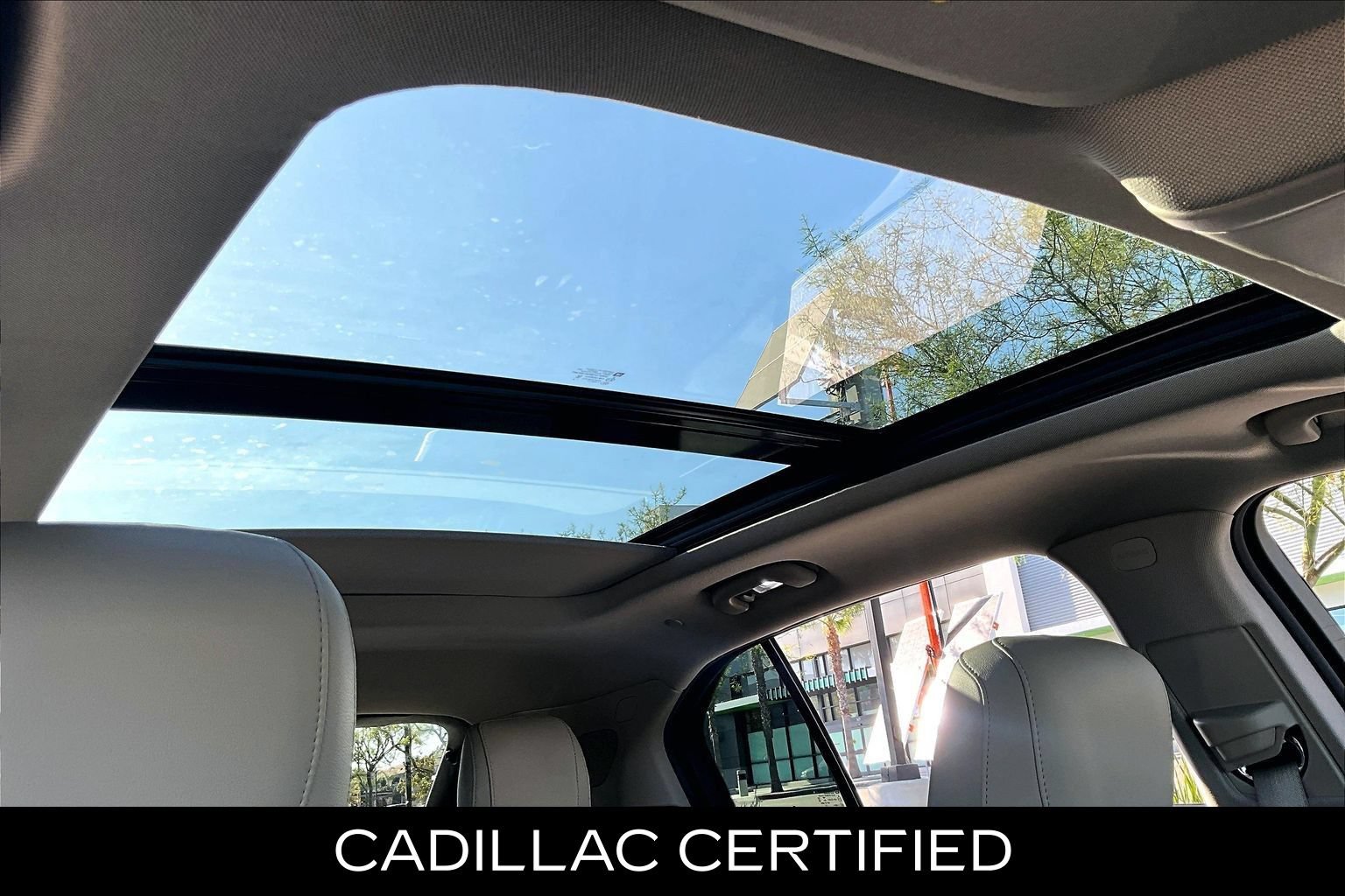 Used 2023 Cadillac XT4 Luxury w/ Cold Weather Package FWD image 11