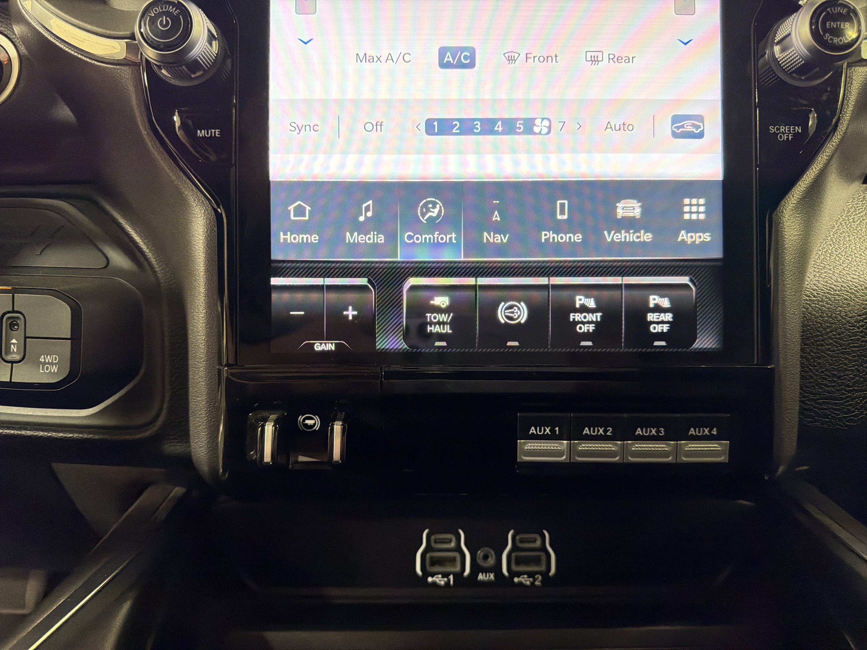 Used 2025 RAM 2500 Laramie AWD/4WD image 19