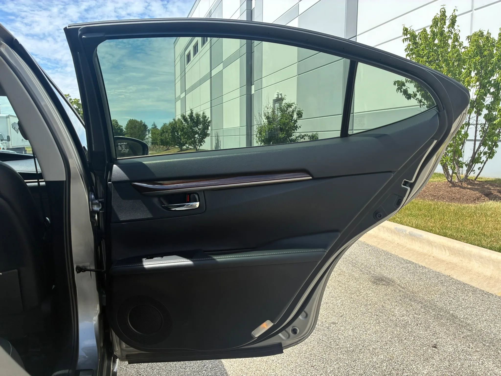 Used 2015 Lexus ES 350 w/ Luxury Package FWD image 17
