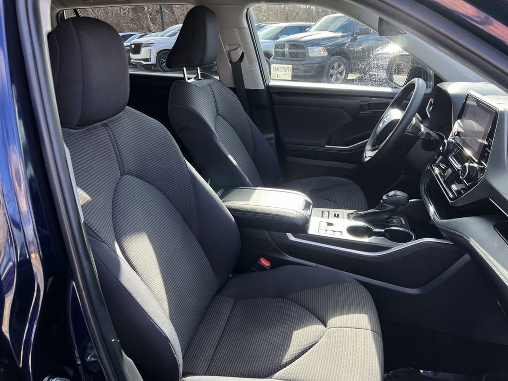 Used 2023 Toyota Highlander L AWD/4WD image 26