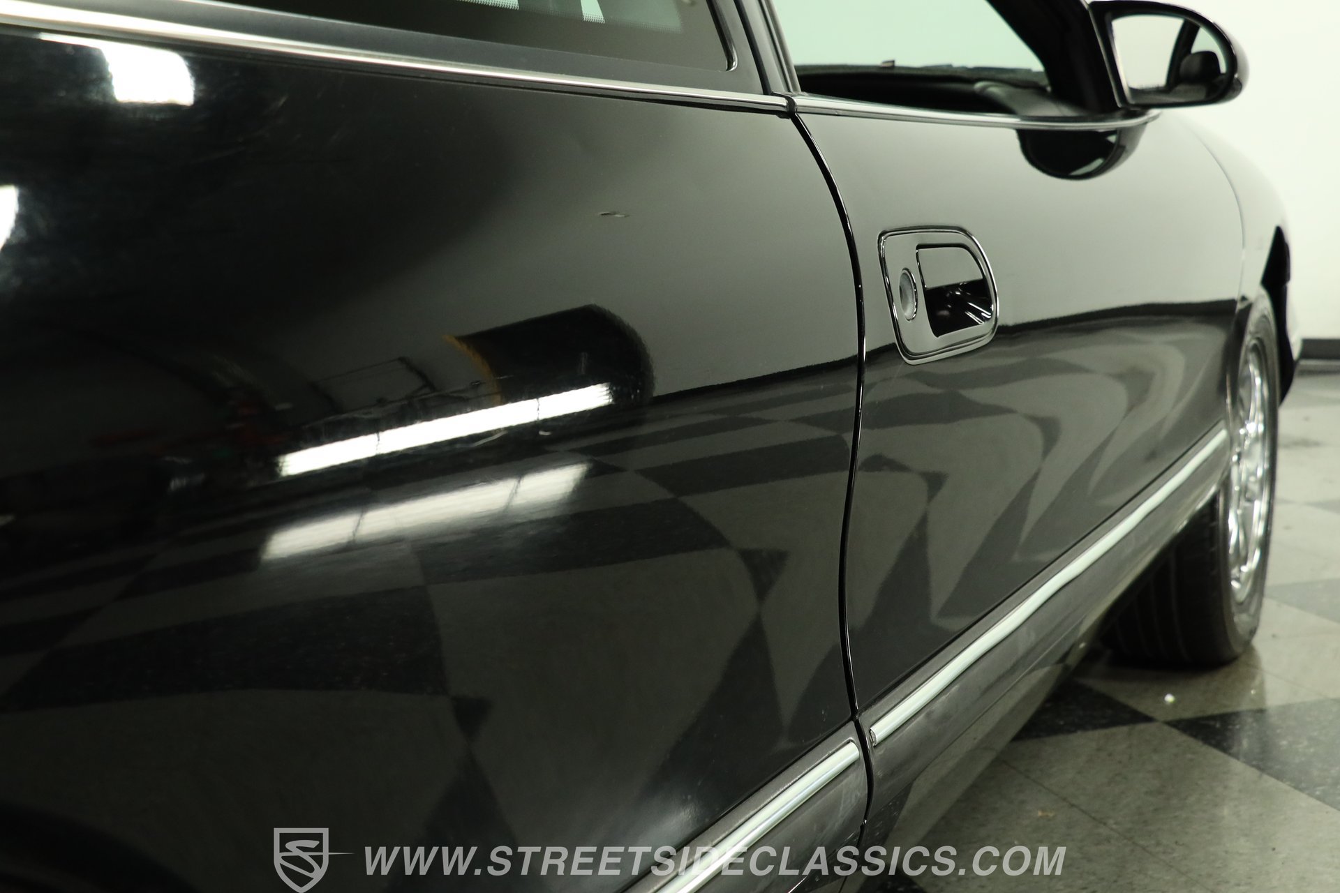 Used 1996 Lincoln Mark VIII RWD image 27