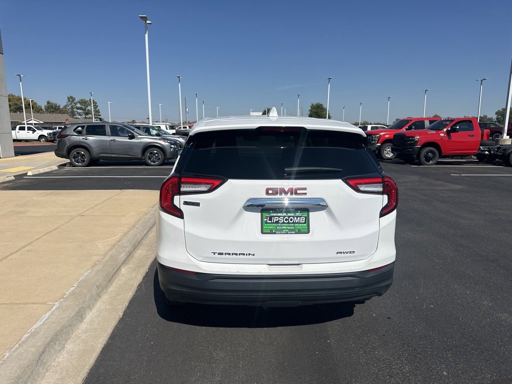 Used 2024 GMC Terrain SLE image 7