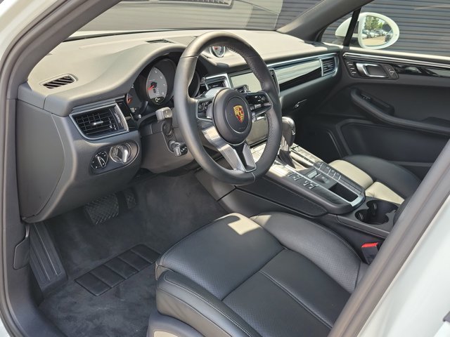 Certified 2015 Porsche Macan S AWD/4WD image 4