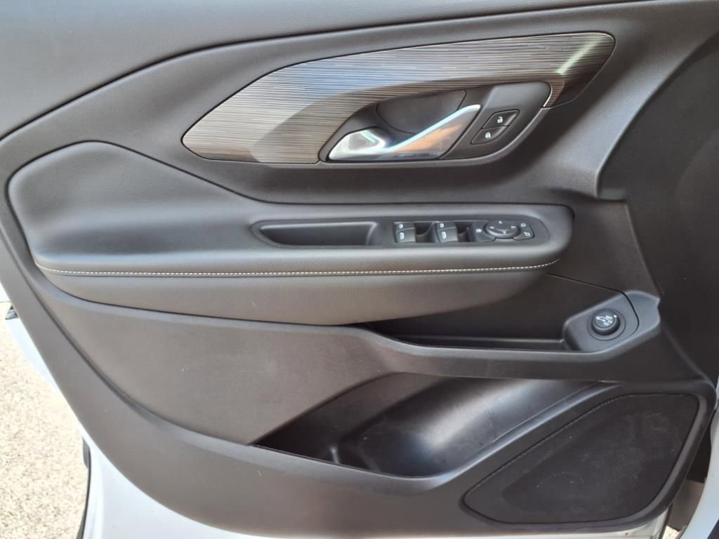 Used 2023 GMC Terrain SLE w/ Driver Convenience Package image 22