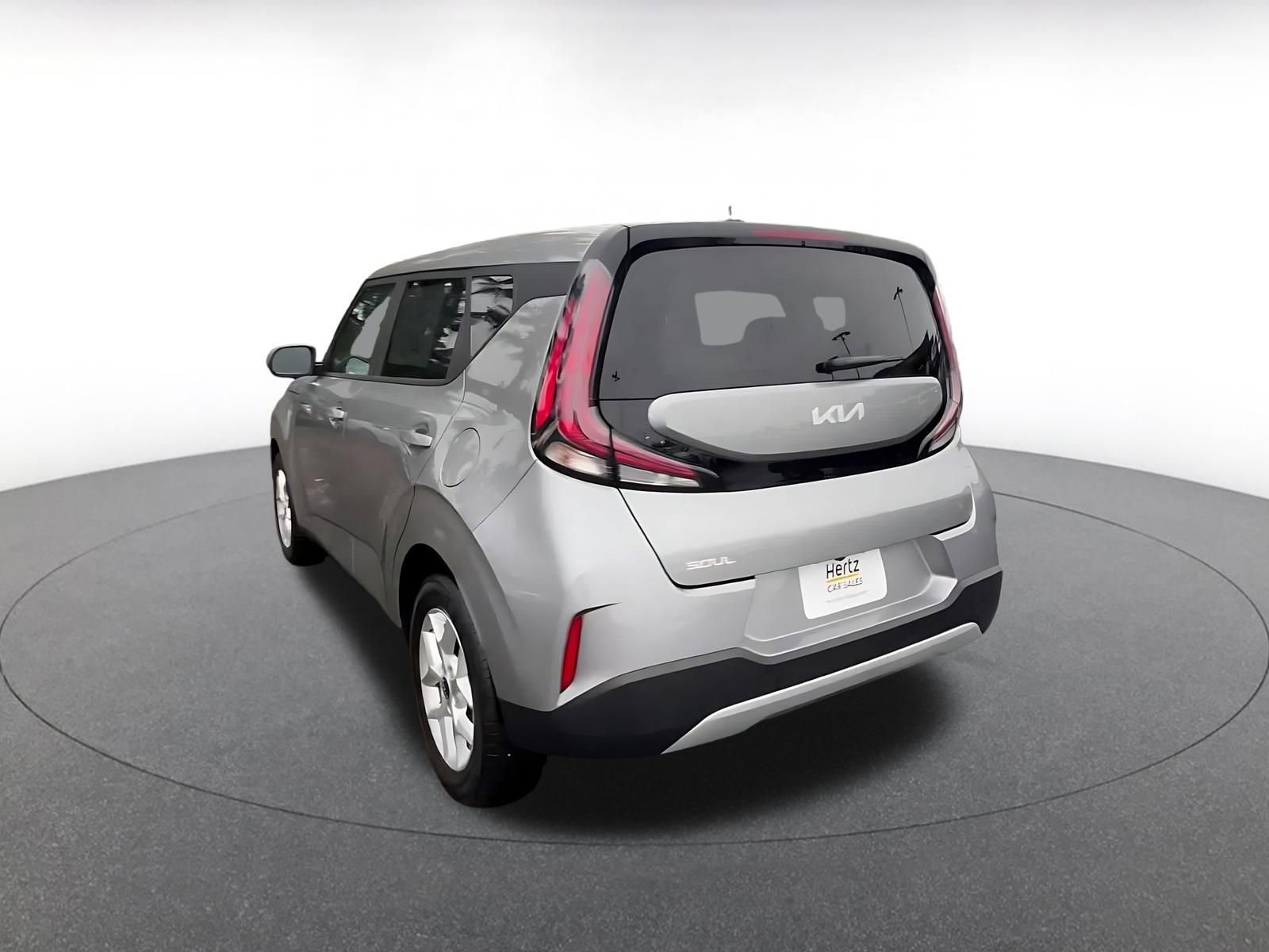 Used 2025 Kia Soul LX w/ LX Technology Package FWD image 11