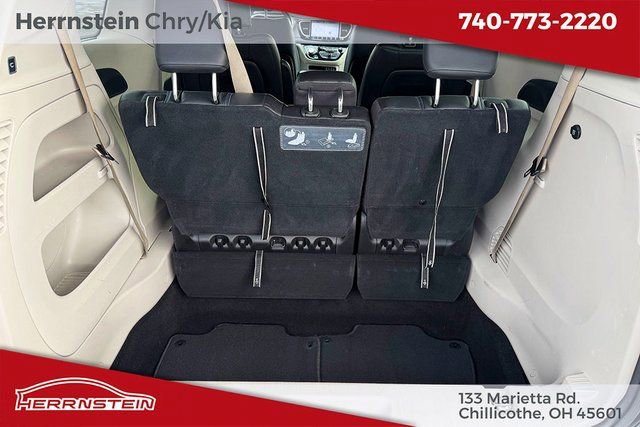 Used 2021 Chrysler Pacifica Touring-L image 25