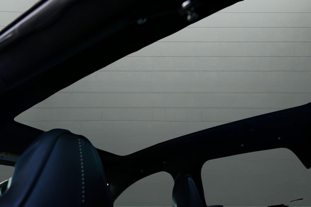 Used 2021 Aston Martin DBX image 41