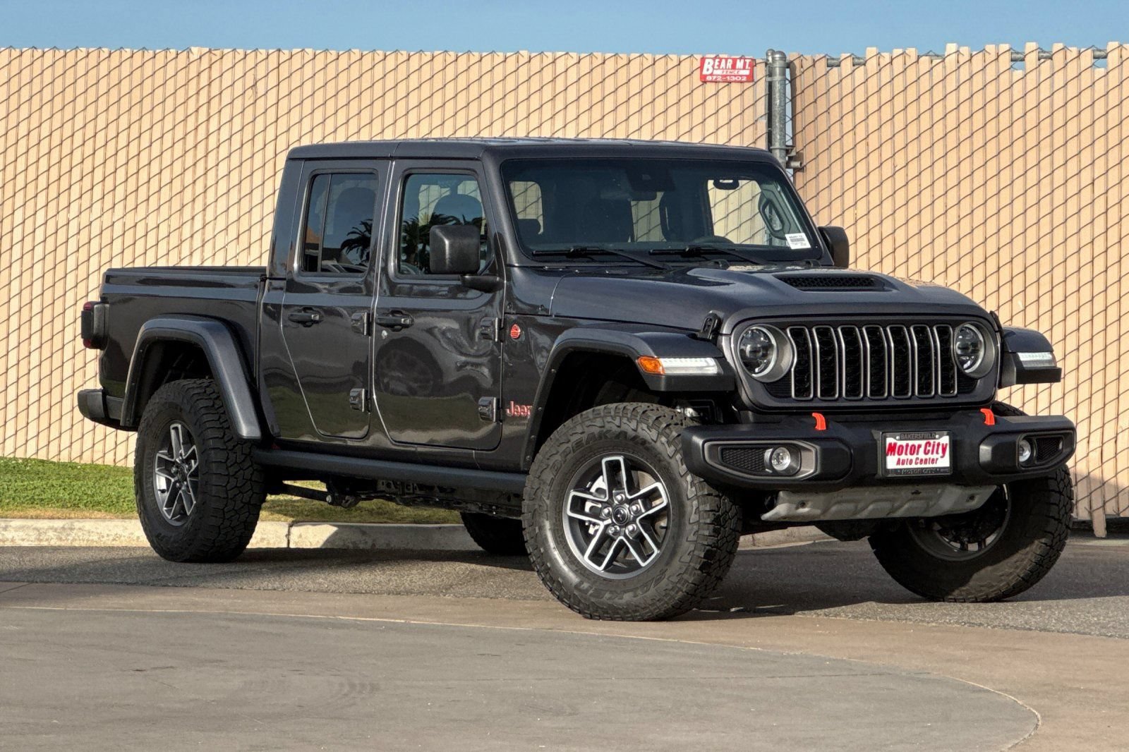 Used 2025 Jeep Gladiator Mojave w/ Convenience Group AWD/4WD video 2