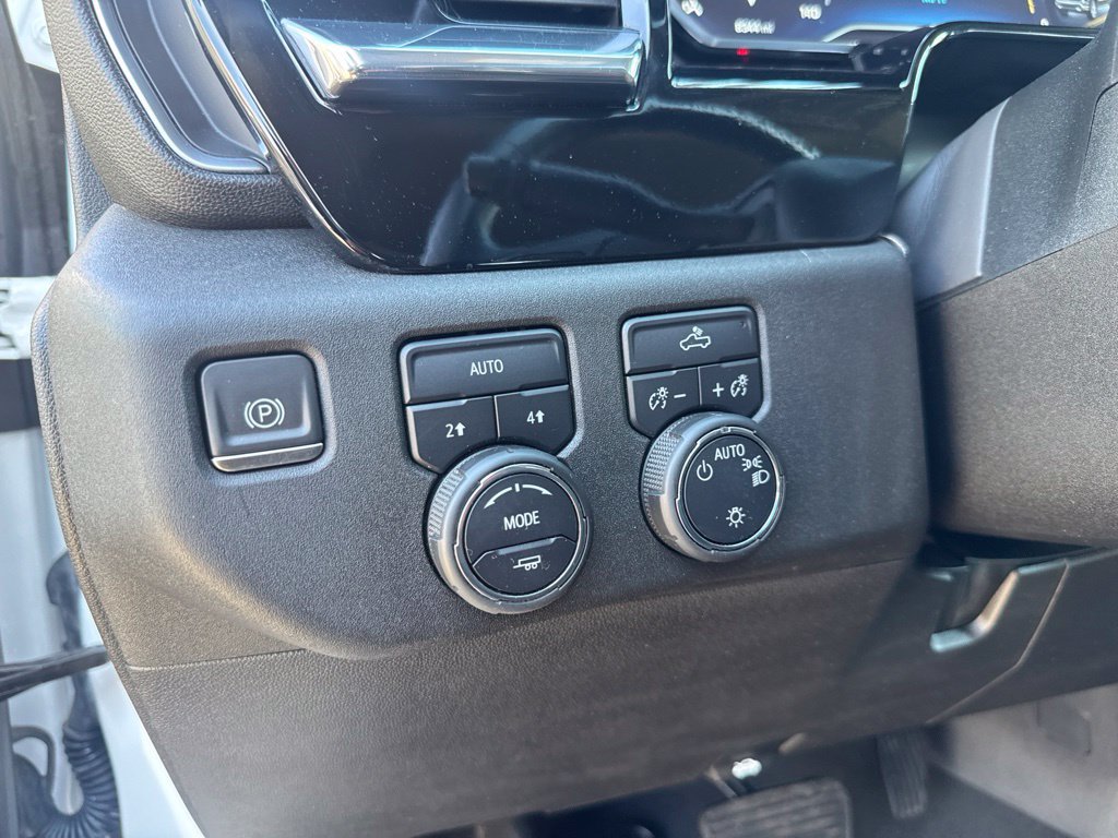 Used 2023 Chevrolet Silverado 1500 LT AWD/4WD image 30
