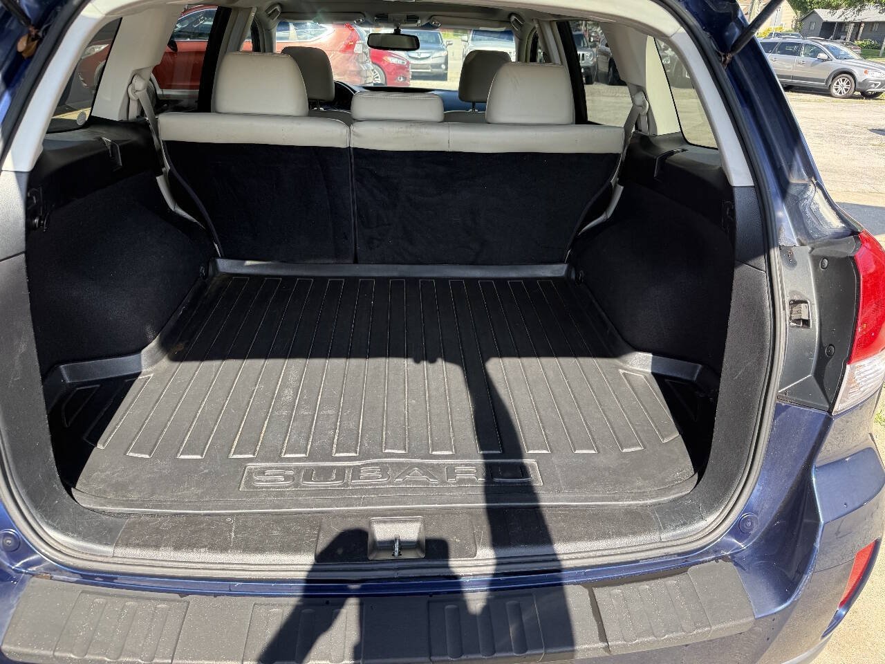Used 2011 Subaru Outback 2.5i Limited w/ PWR Moonroof Pkg AWD/4WD image 10