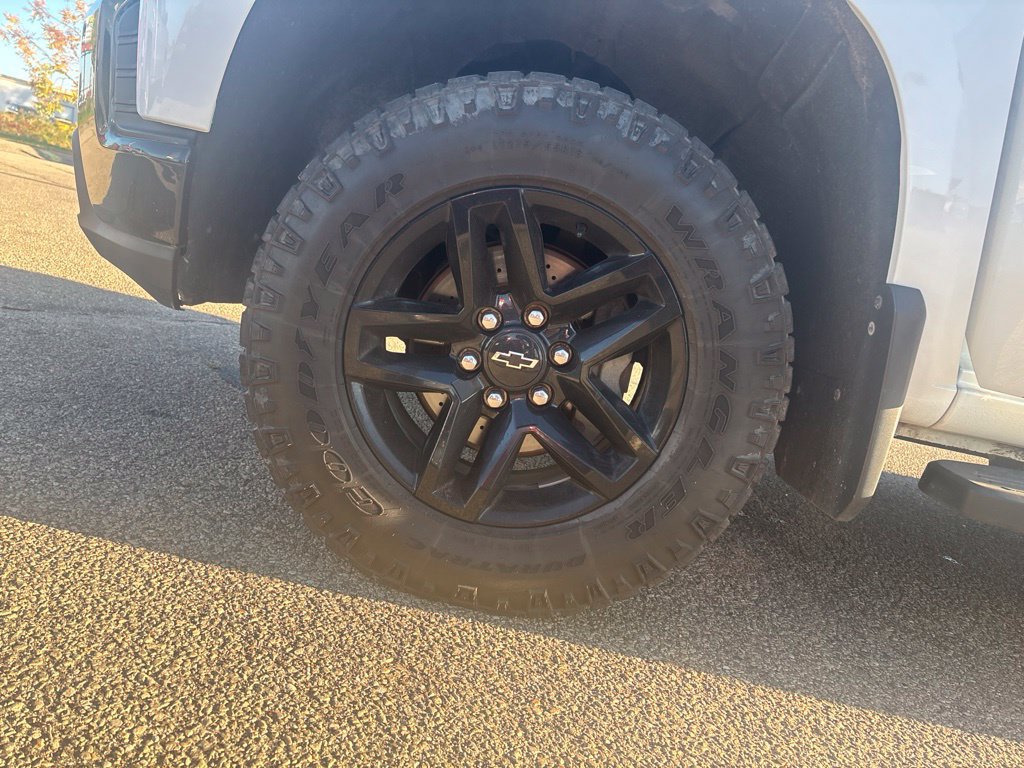 Used 2022 Chevrolet Silverado 1500 Custom Trail Boss w/ LPO, Dark Essentials Package AWD/4WD image 22