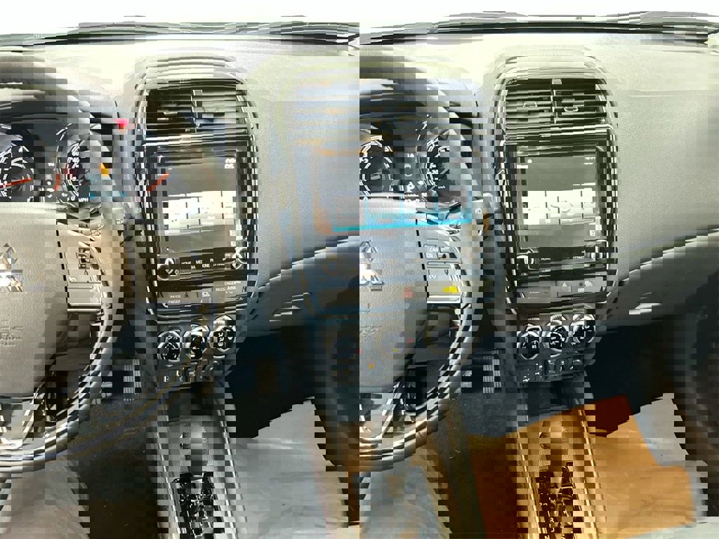 New 2025 Mitsubishi Outlander Sport SE image 19