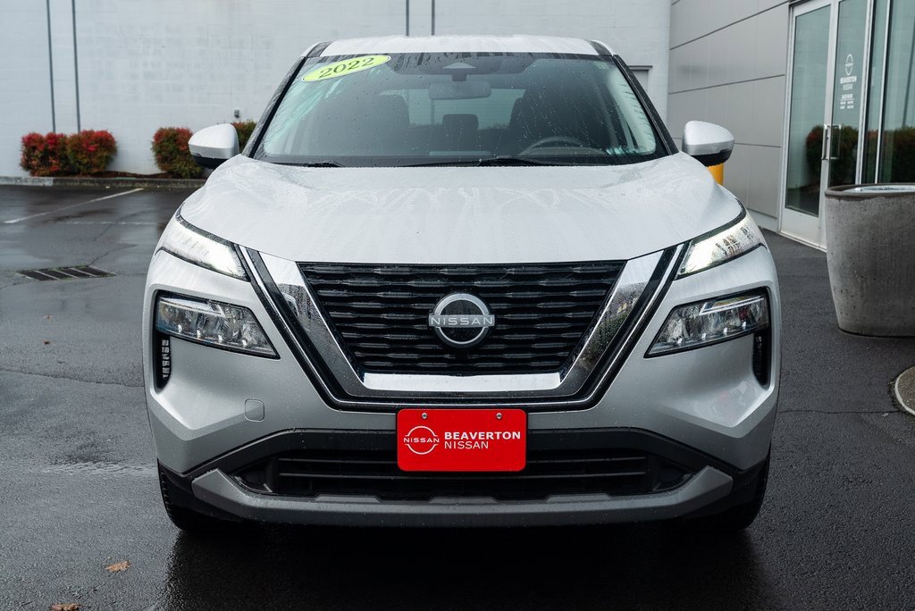Used 2022 Nissan Rogue SV image 2