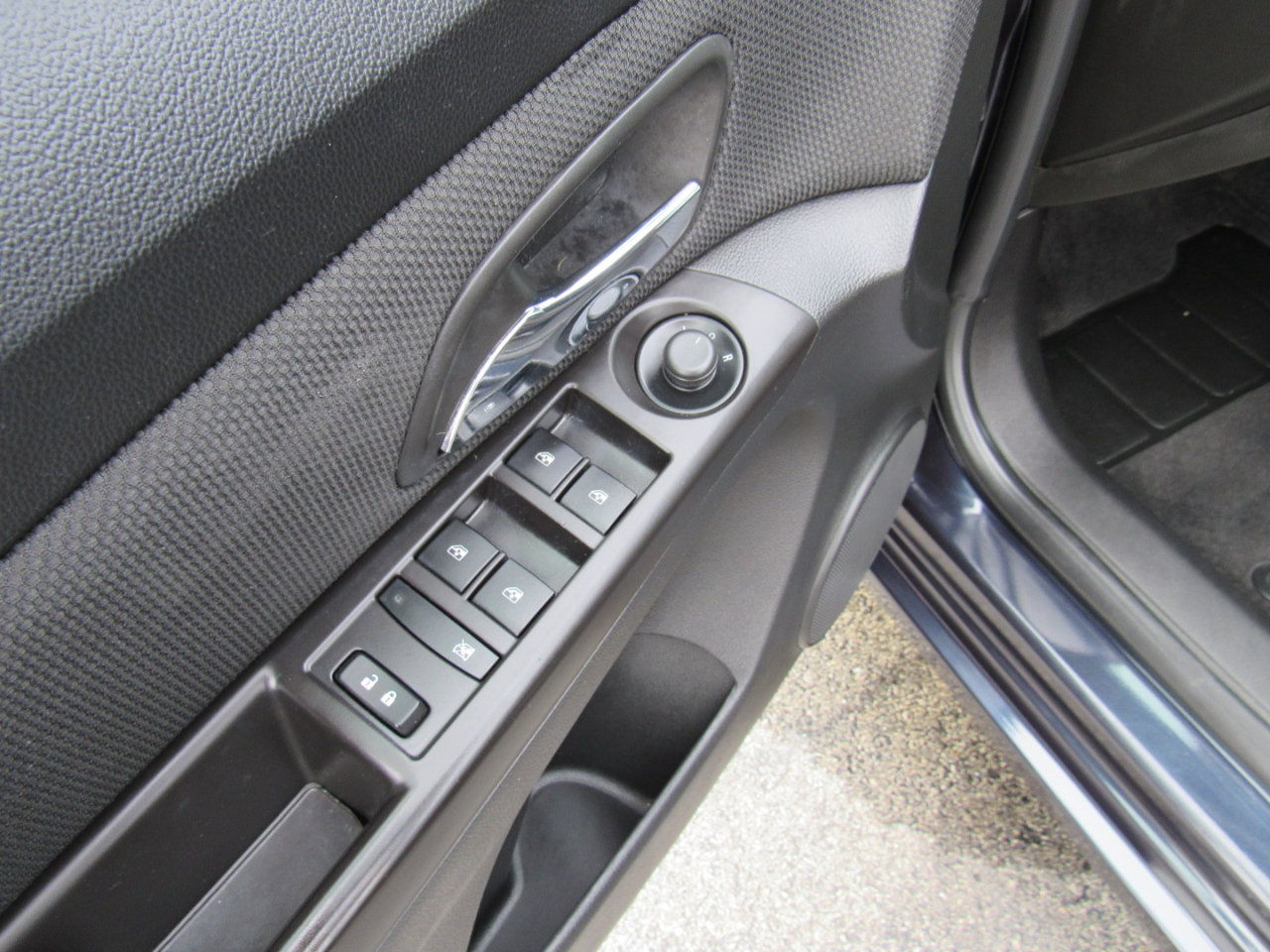 Used 2015 Chevrolet Cruze LT image 13