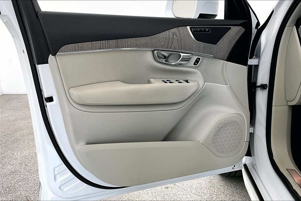 Certified 2025 Volvo XC90 B6 Plus w/ Protection Package Premier AWD/4WD image 22
