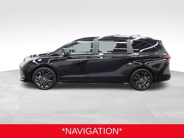 Used 2025 Toyota Sienna XSE image 5