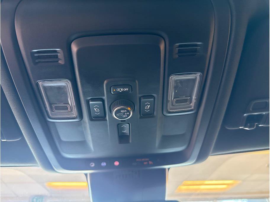 Used 2025 GMC Yukon Denali AWD/4WD image 31