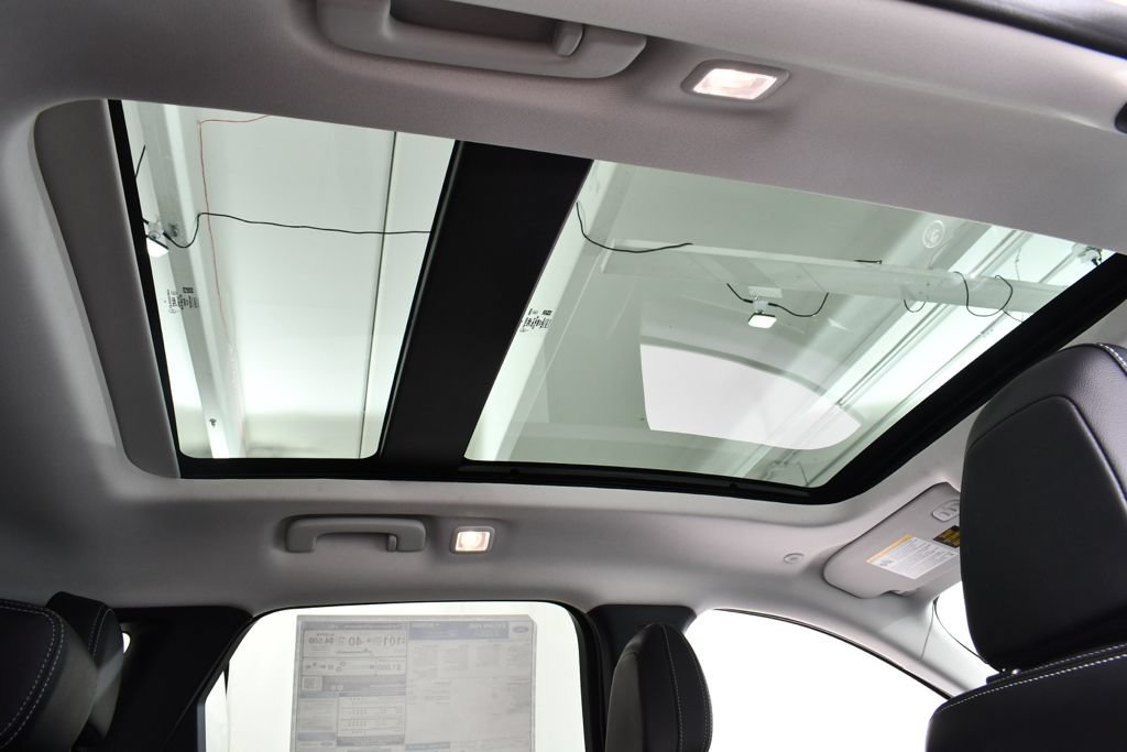 New 2025 Ford Escape SE w/ PHEV Premium Package FWD image 17