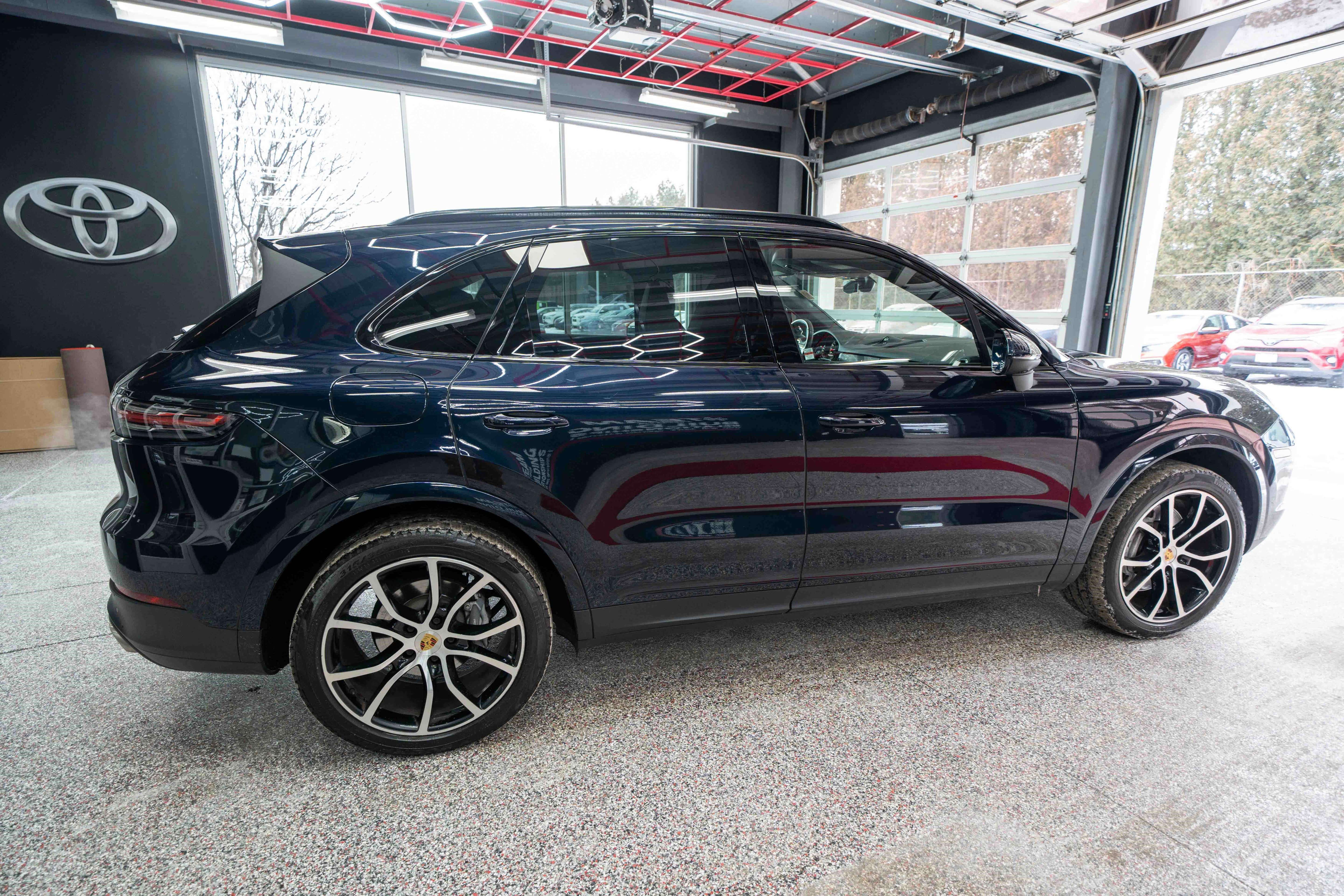 Used 2023 Porsche Cayenne image 4