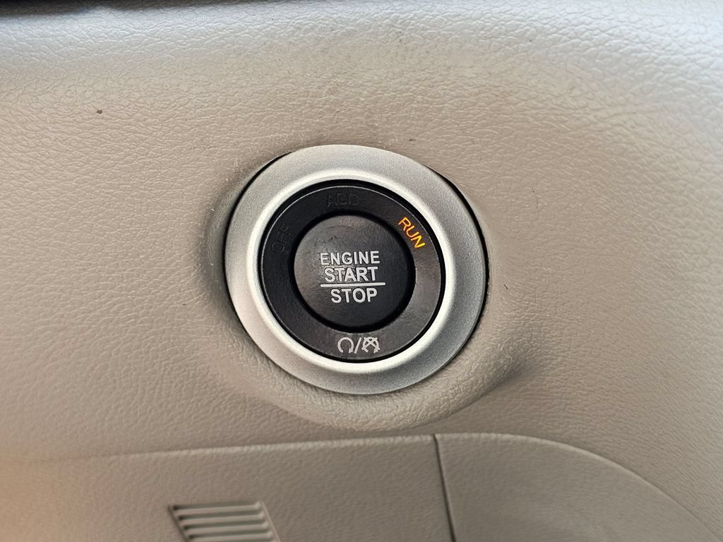 Used 2022 Chrysler Voyager LX FWD image 30