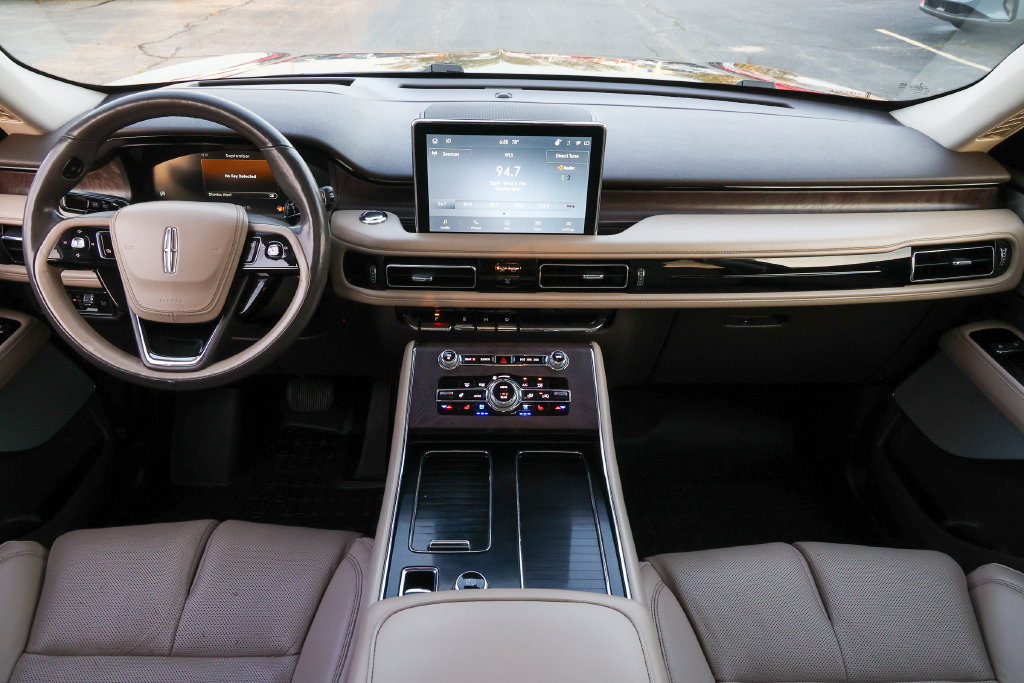 Used 2022 Lincoln Aviator Reserve w/ Equipment Group 201A AWD/4WD image 7