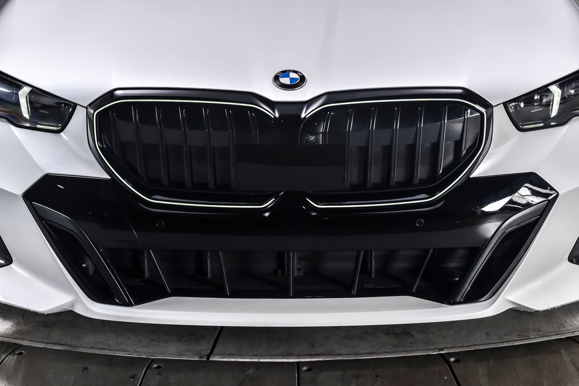 Used 2024 BMW 530i xDrive w/ M Sport Package AWD/4WD image 9