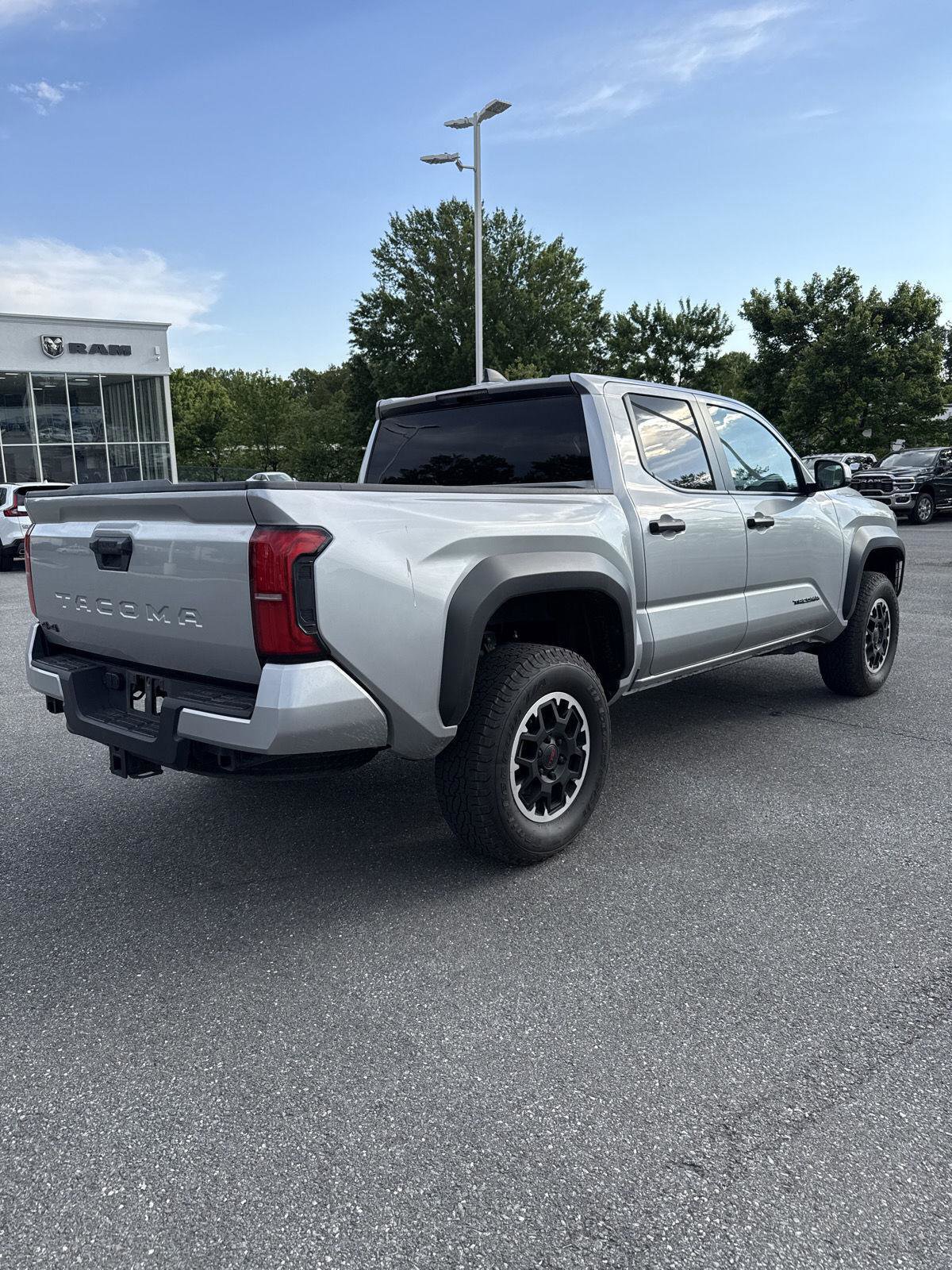 Used 2024 Toyota Tacoma TRD Off-Road AWD/4WD image 4