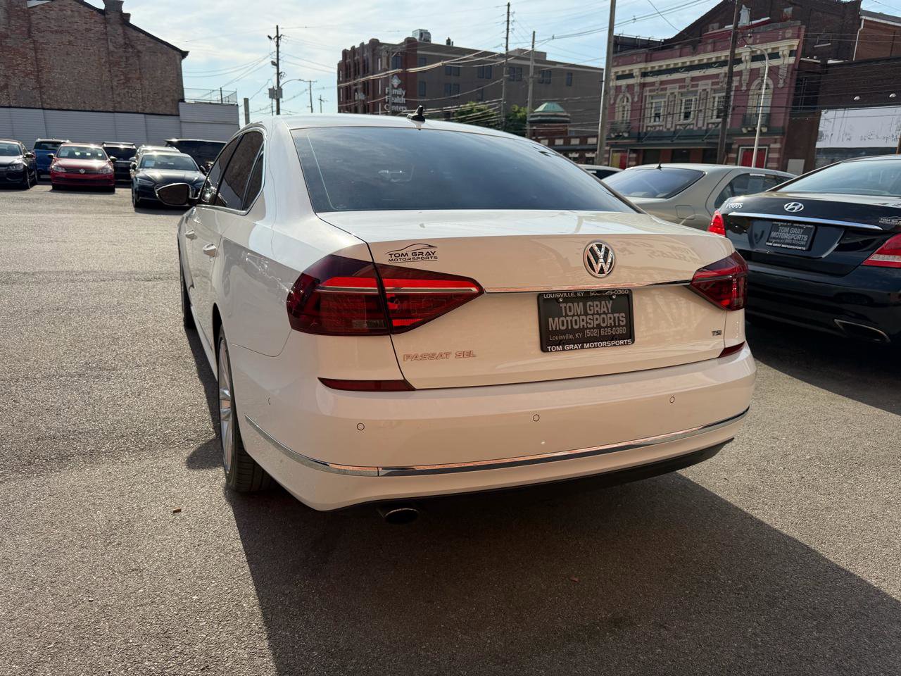 Used 2017 Volkswagen Passat 1.8T SEL Premium image 4