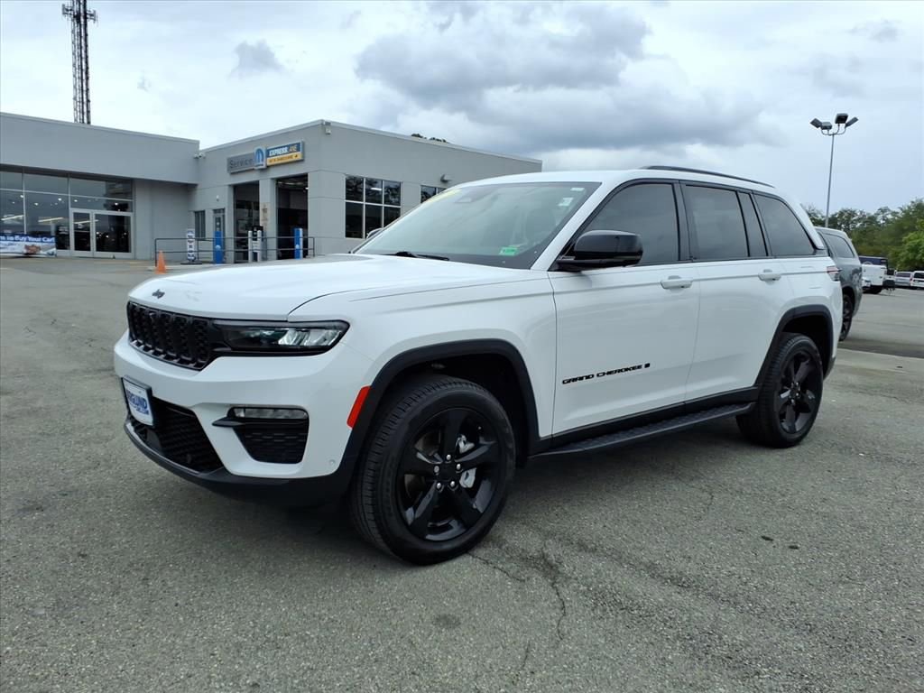 Used 2023 Jeep Grand Cherokee Altitude image 8