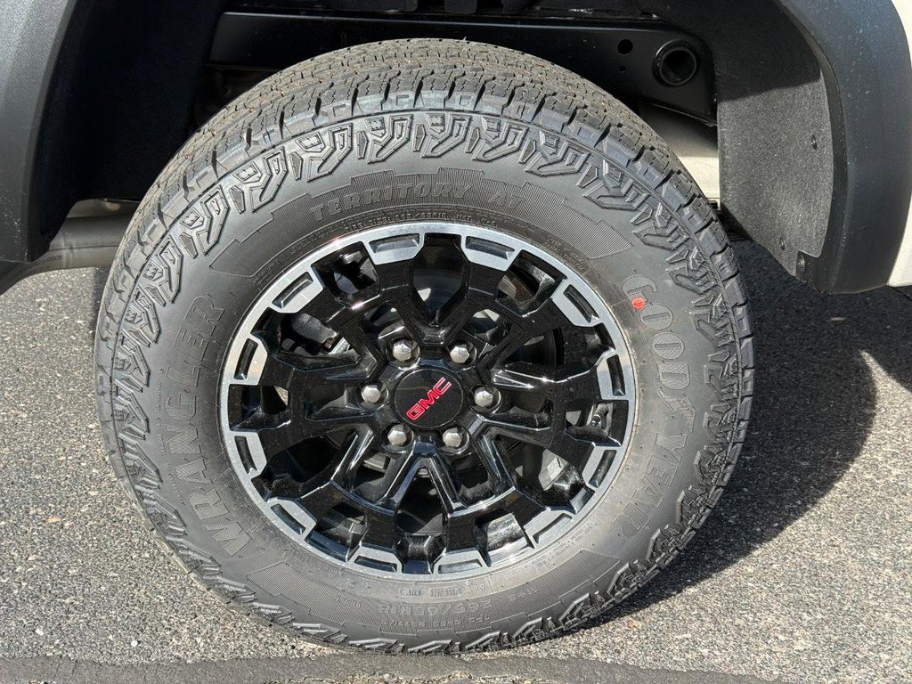 New 2026 GMC Canyon AT4 image 4