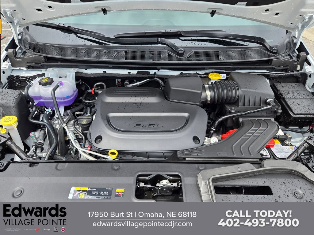 New 2027 Chrysler Pacifica Limited AWD/4WD image 32
