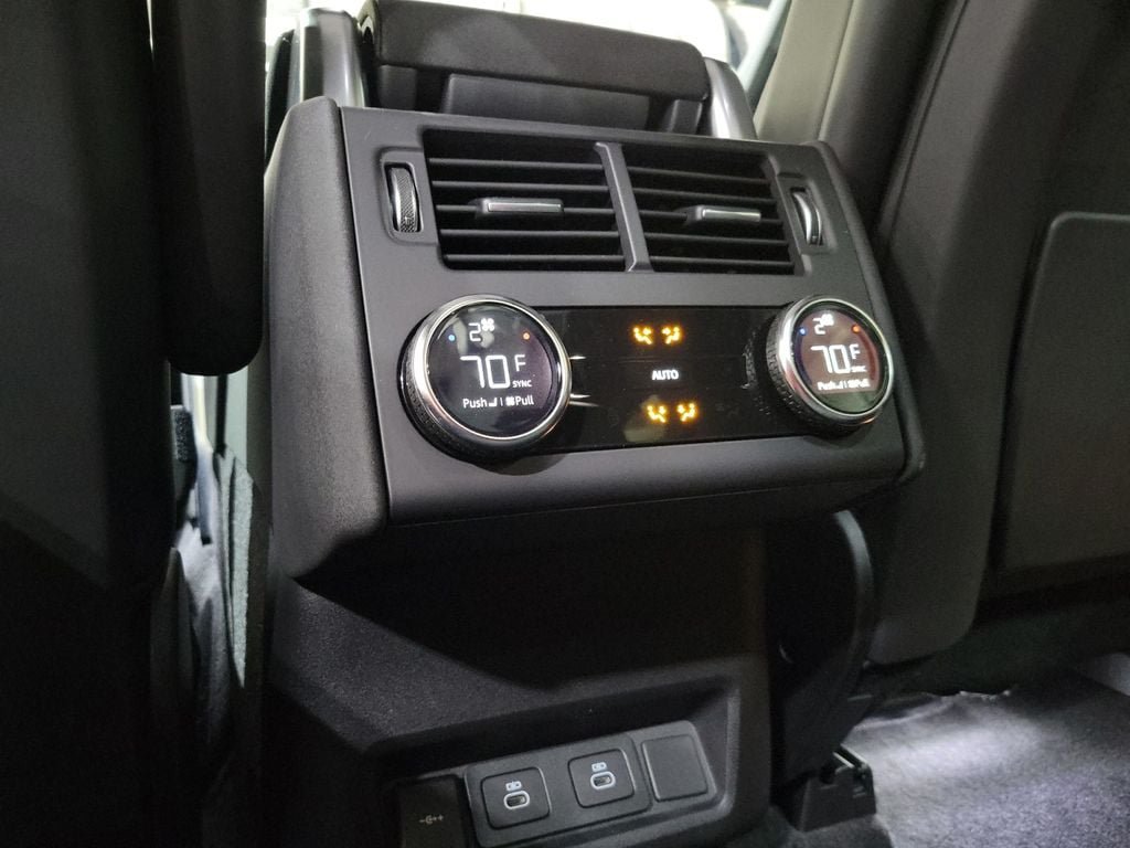 New 2026 Land Rover Discovery Dynamic SE AWD/4WD image 23