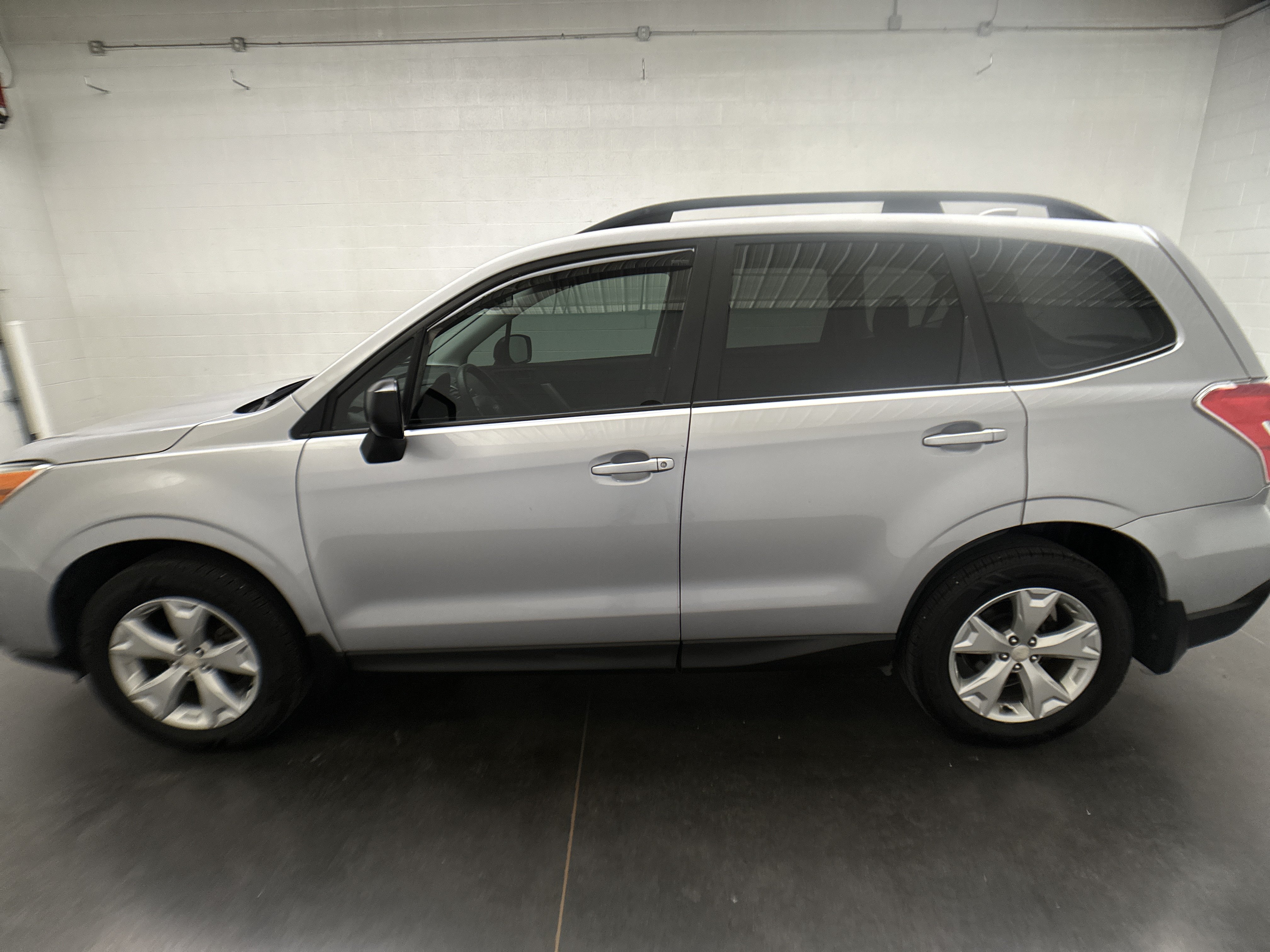 Used 2016 Subaru Forester 2.5i w/ Alloy Wheel Package AWD/4WD image 5