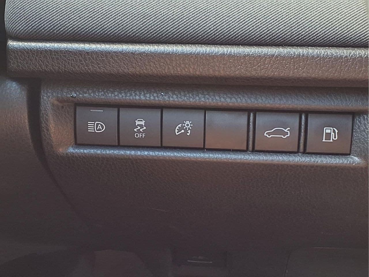 Used 2025 Toyota Camry LE FWD image 23