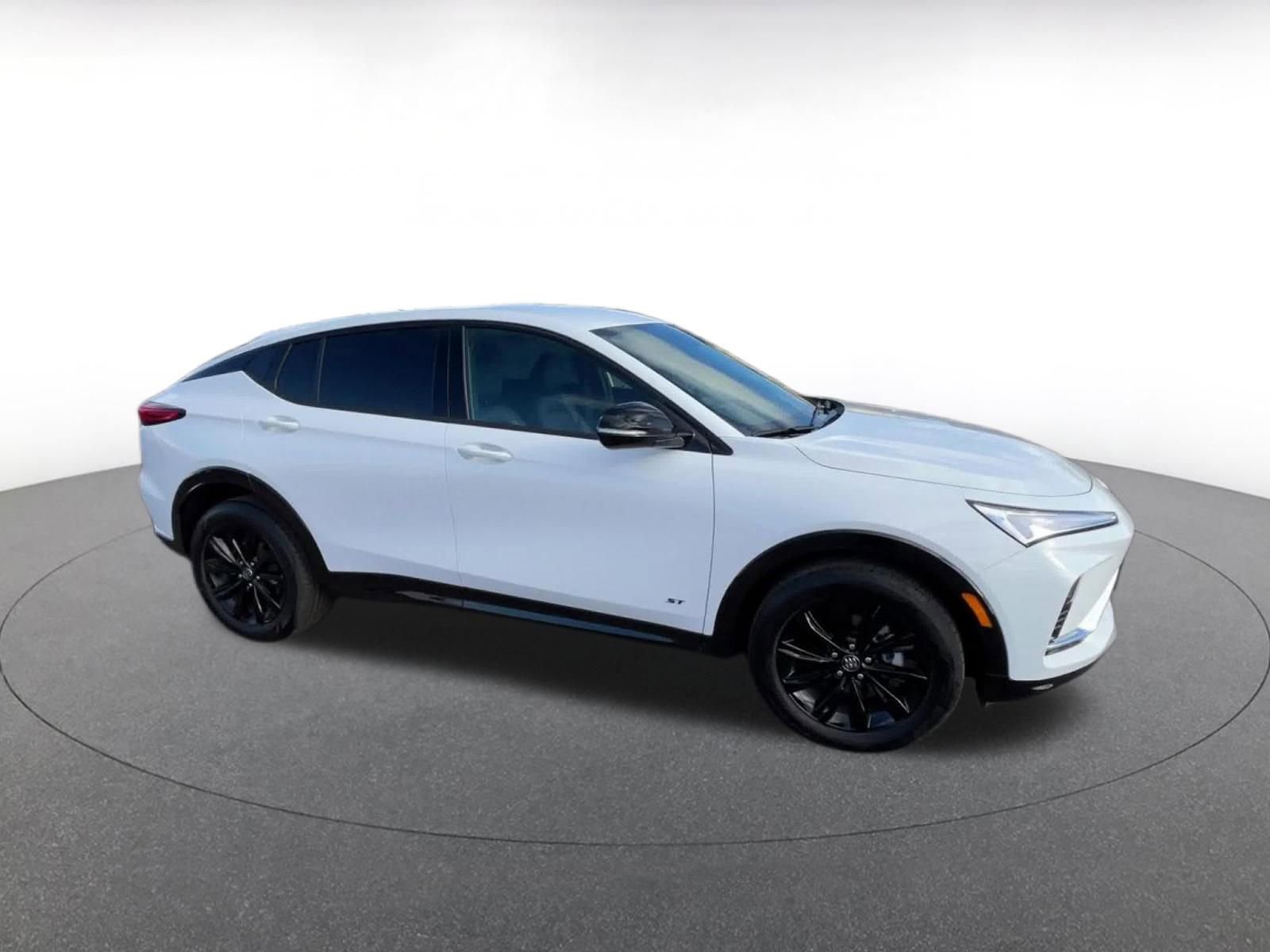 Used 2025 Buick Envista Sport Touring image 2