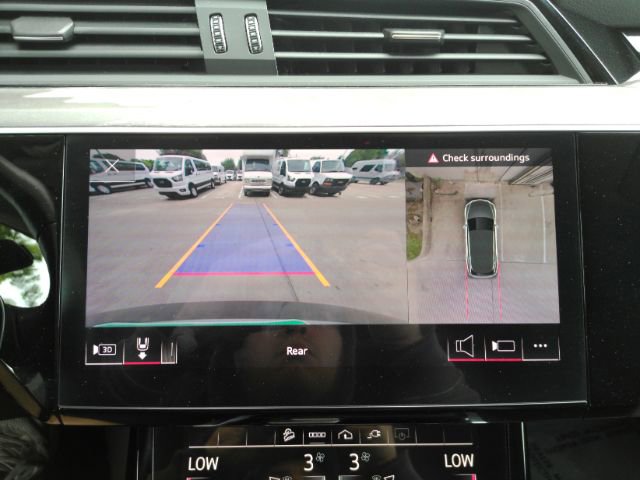 Used 2022 Audi e-tron Premium Plus AWD/4WD image 10