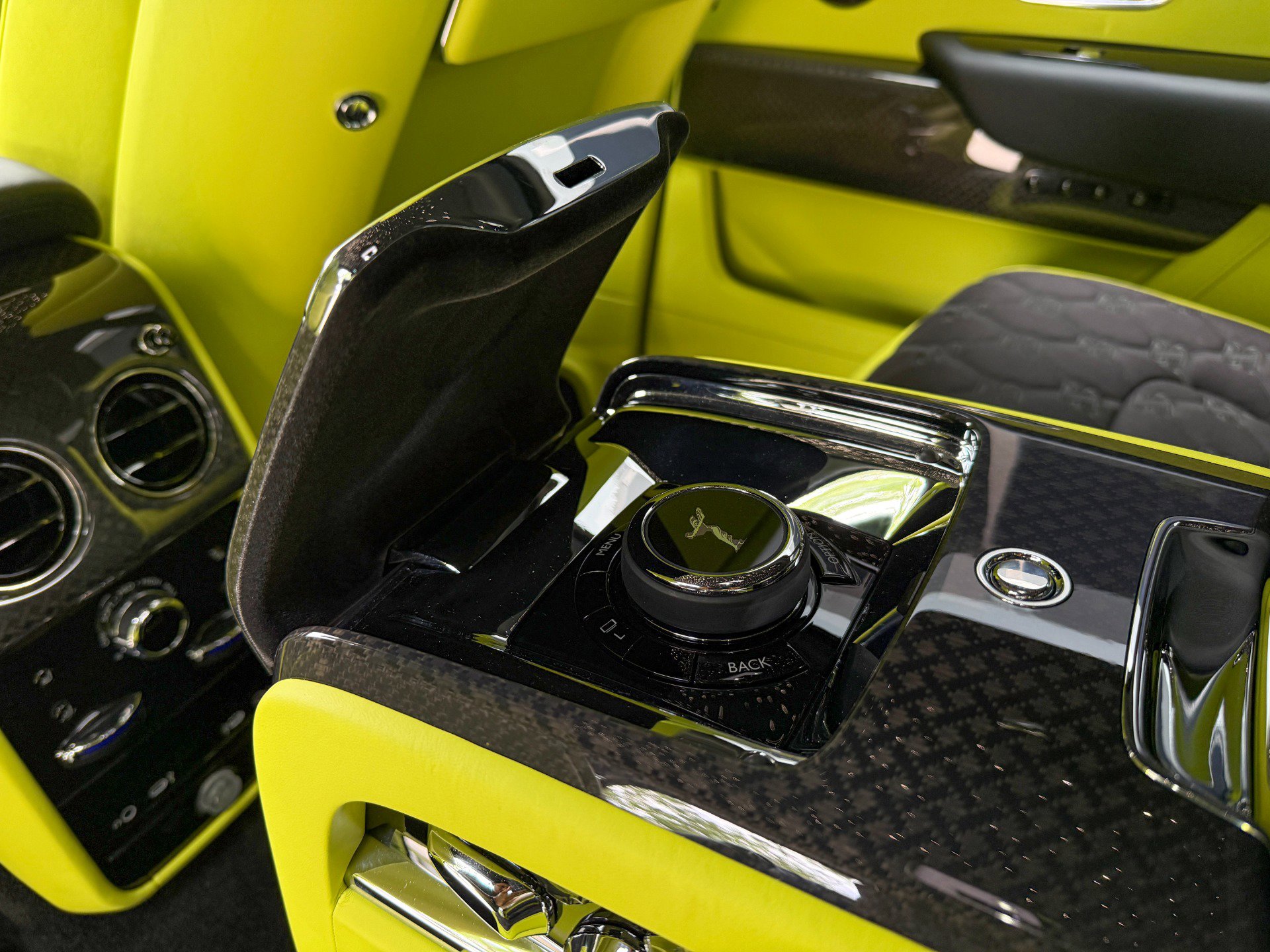 Used 2025 Rolls-Royce Cullinan Black Badge image 33