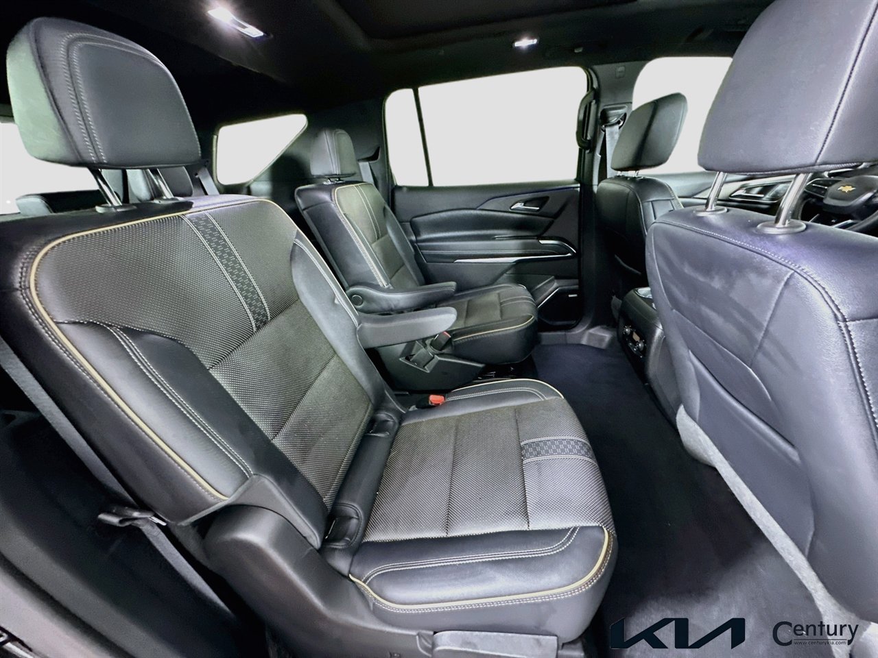 Used 2025 Chevrolet Traverse High Country AWD/4WD image 29
