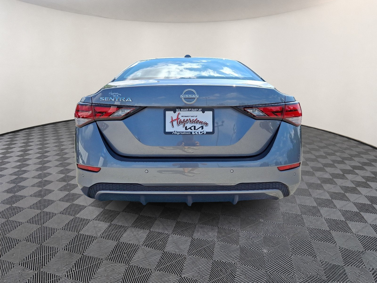 Used 2025 Nissan Sentra SV w/ All-Weather Package FWD image 5