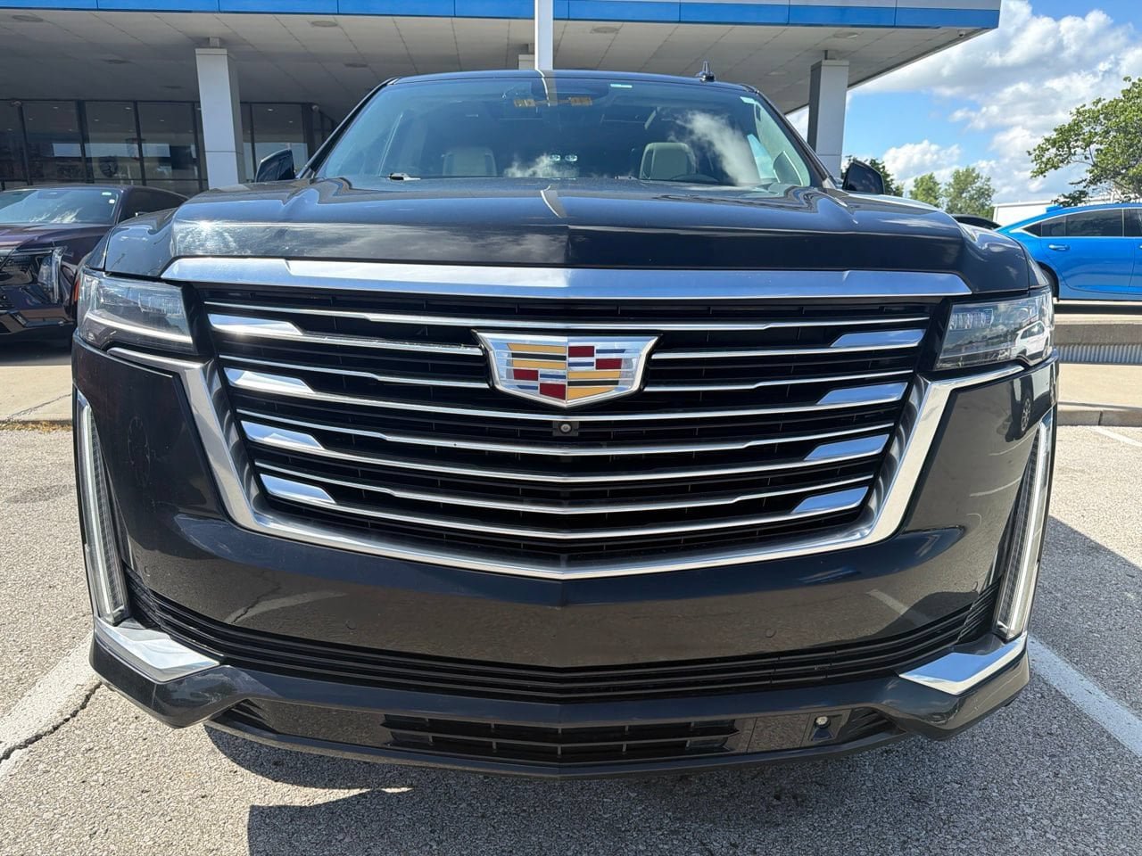 Used 2022 Cadillac Escalade Premium Luxury Platinum AWD/4WD image 2