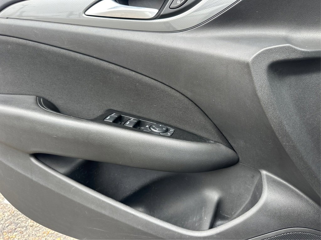 Used 2018 Buick Regal Preferred w/ Sights and Sounds Package image 28