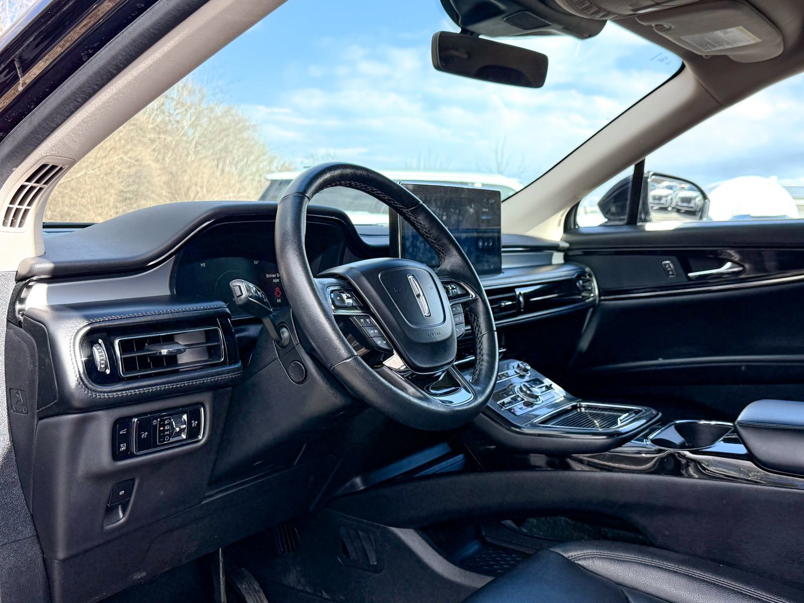 Used 2023 Lincoln Nautilus AWD w/ Premium Package image 16