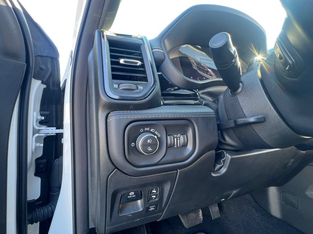 Used 2025 RAM 1500 Limited AWD/4WD image 13