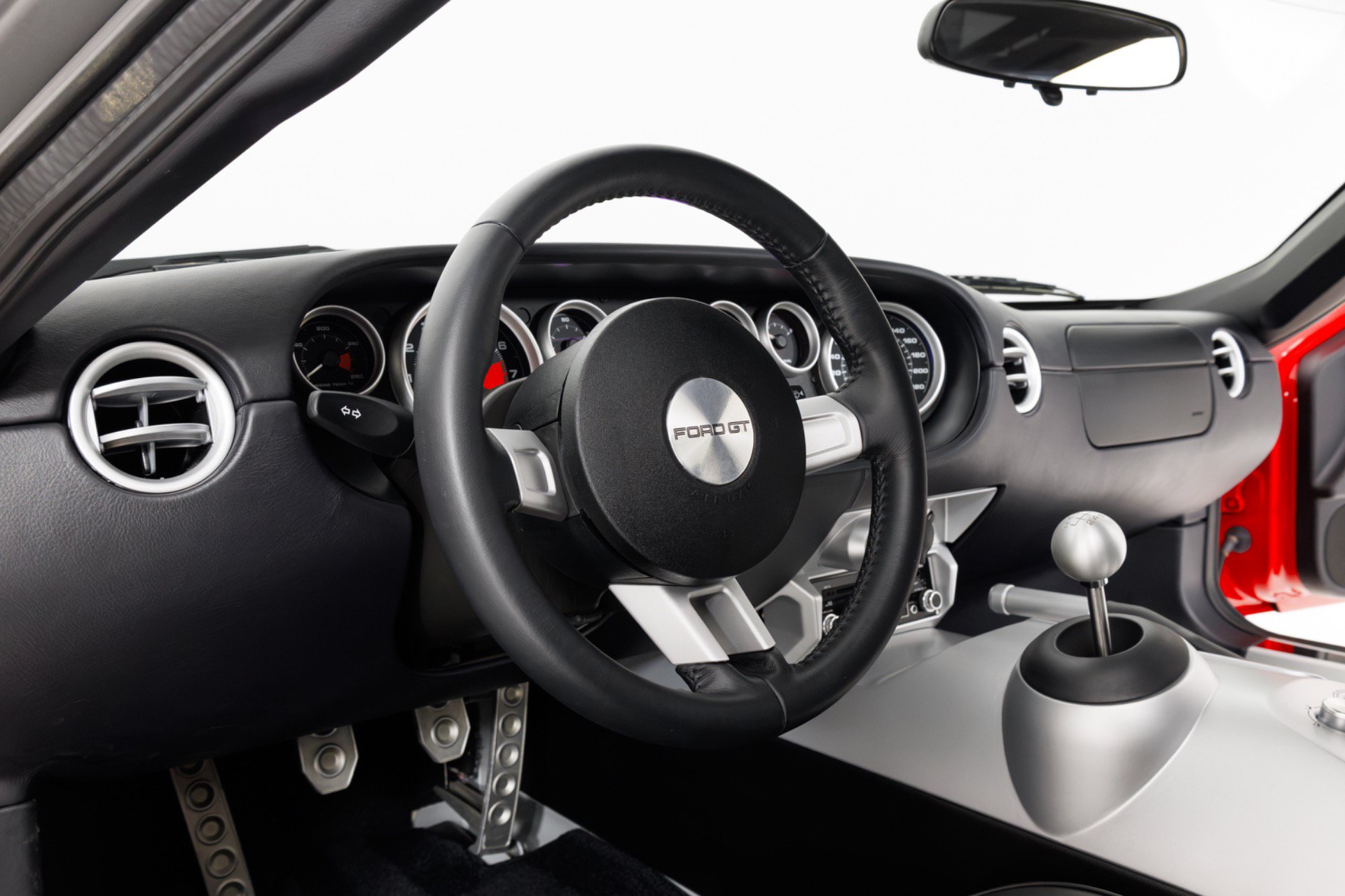 Used 2006 Ford GT RWD image 18