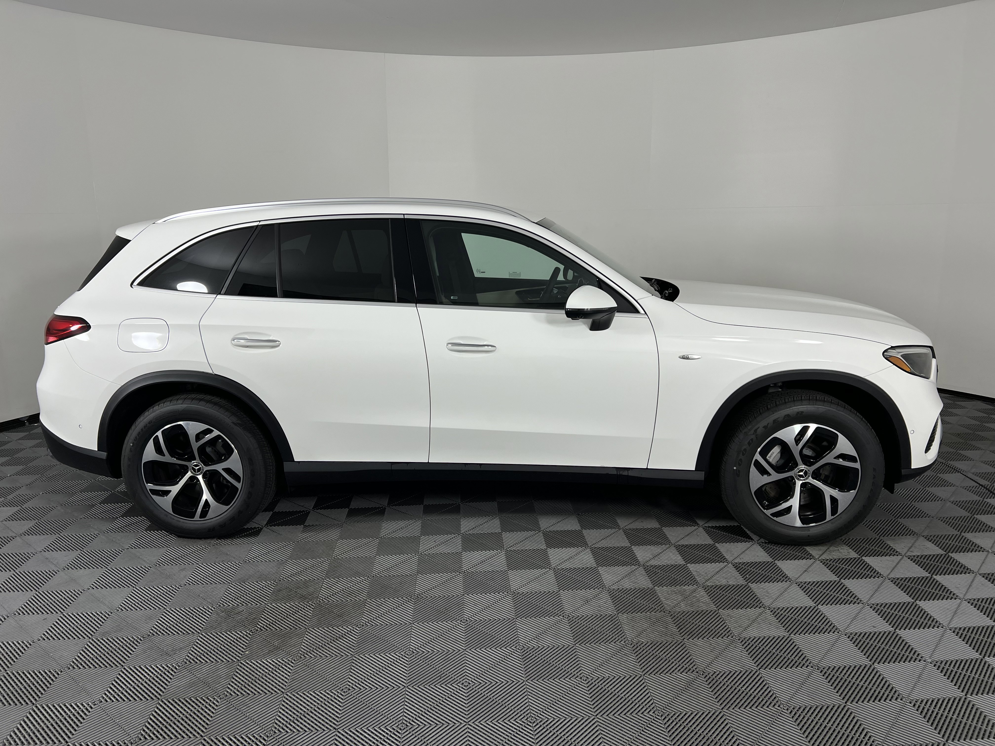 New 2025 Mercedes-Benz GLC 350e 4MATIC image 14