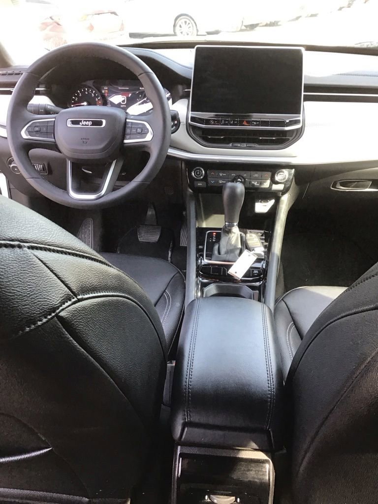Used 2025 Jeep Compass Limited AWD/4WD image 7