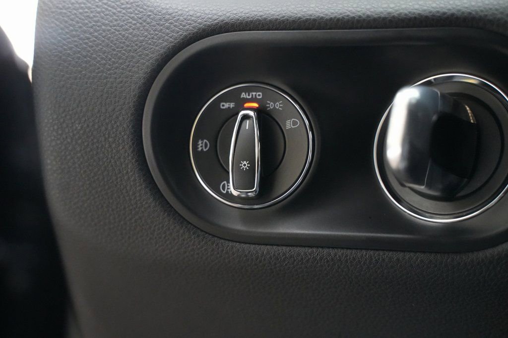 Used 2017 Porsche Macan w/ Driver Memory Package image 51