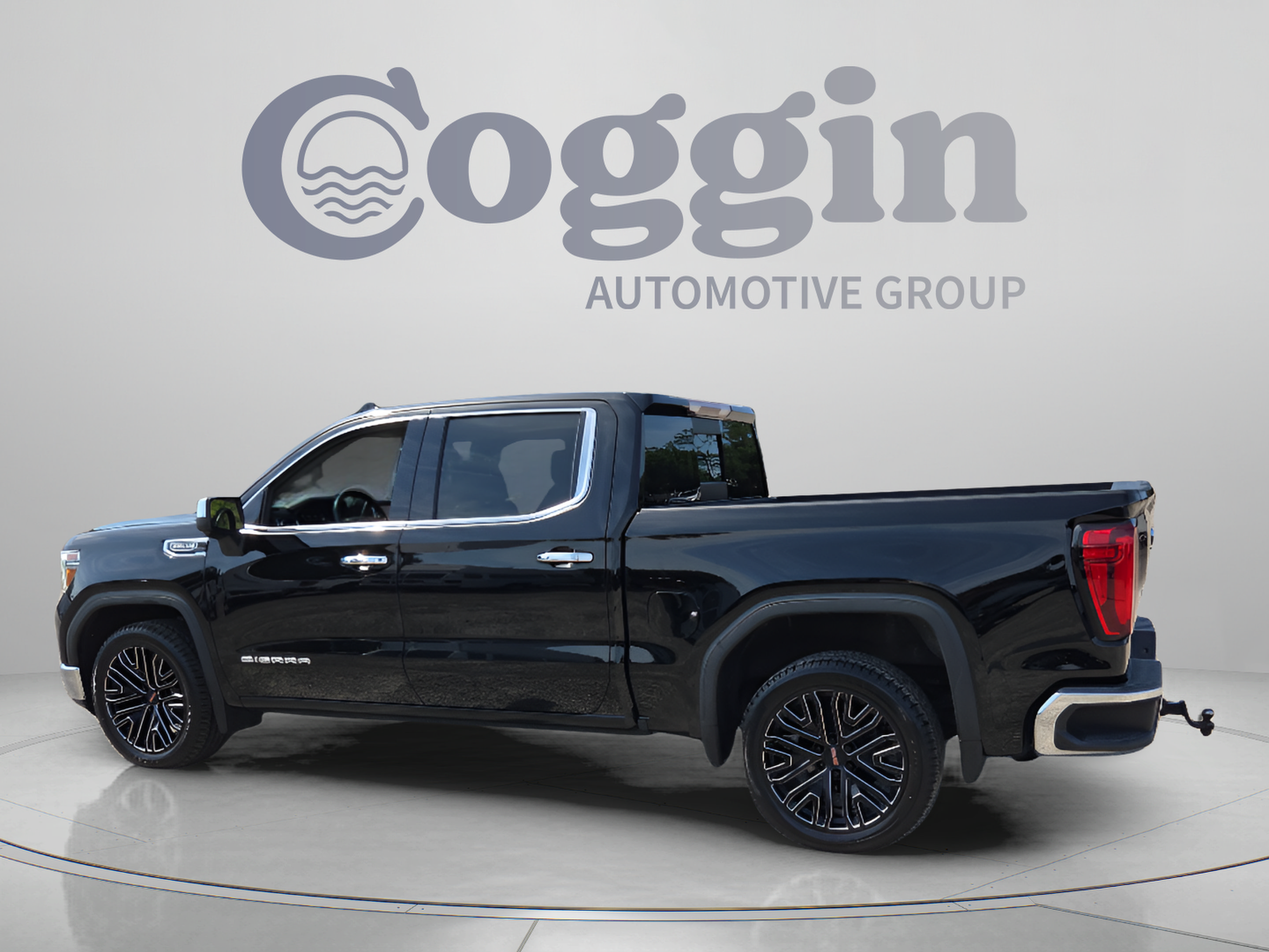 Used 2022 GMC Sierra 1500 SLT w/ SLT Premium Plus Package RWD image 3