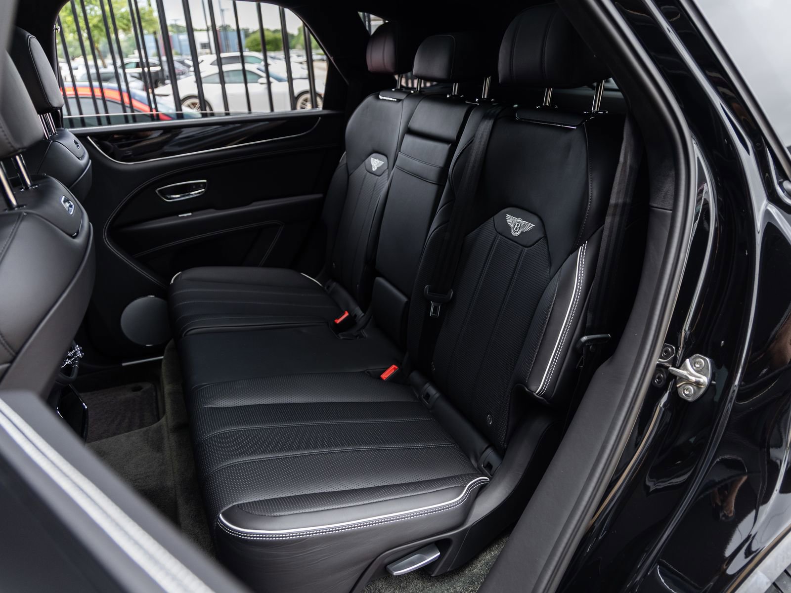 Used 2023 Bentley Bentayga AWD/4WD image 37